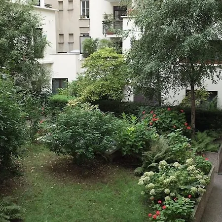 Tres Calme Montparnasse *